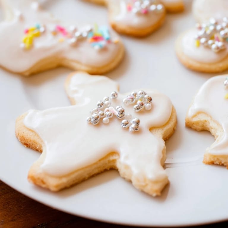These festive Biscuits Anges de Noël, delicate, buttery angels, await your holiday feast.